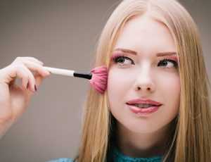 Со скольки лет можно краситься косметикой: инструкция и рекомендации косметологов