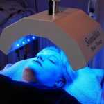 Фотодинамическая терапия в косметологии: описание процедуры, показания и противопоказания