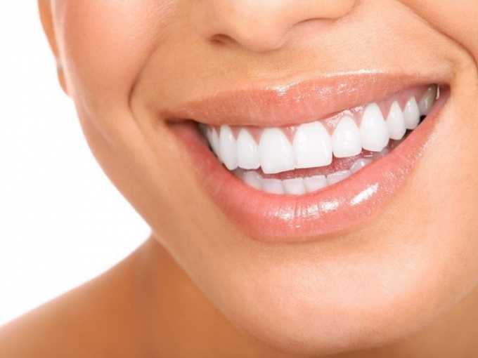 Как можно отбелить зубы перекисью водорода