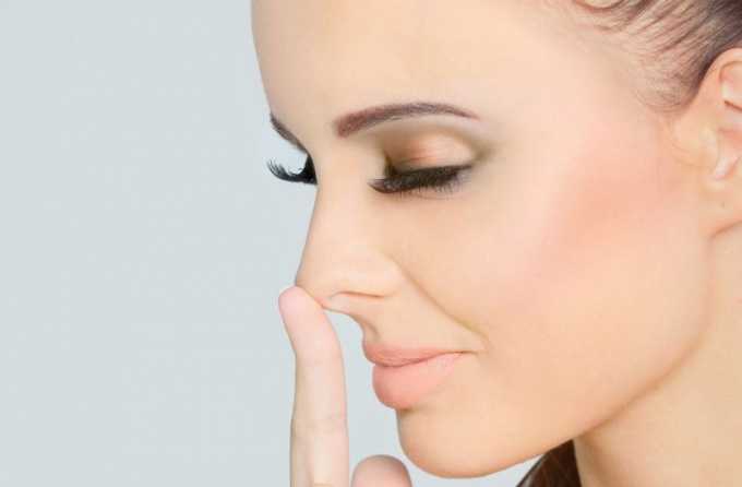 Как зрительно уменьшить нос
